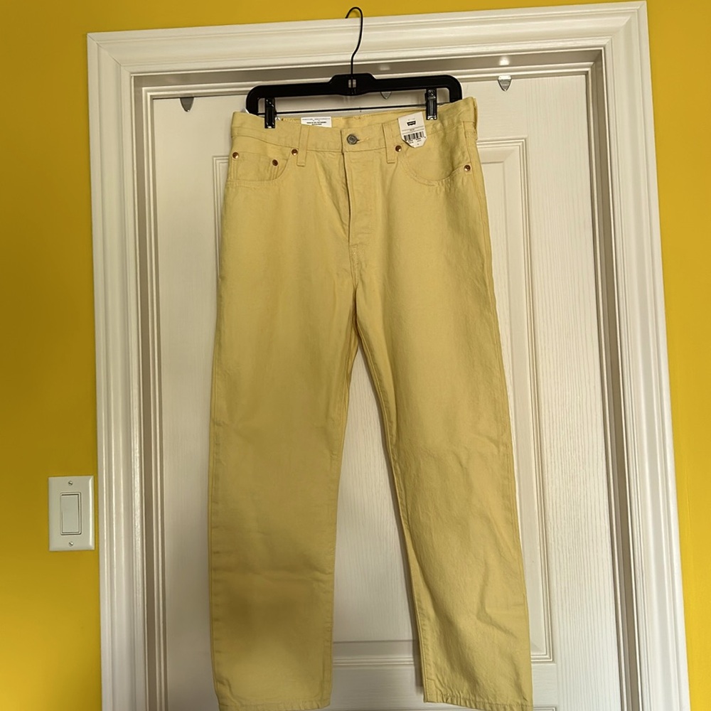NWT Levi’s yellow jeans
